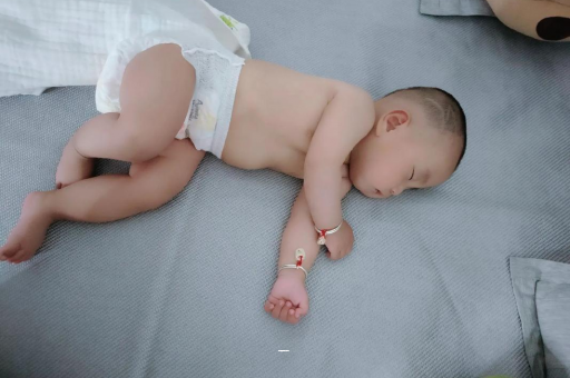 信阳几个月宝宝可以竖抱